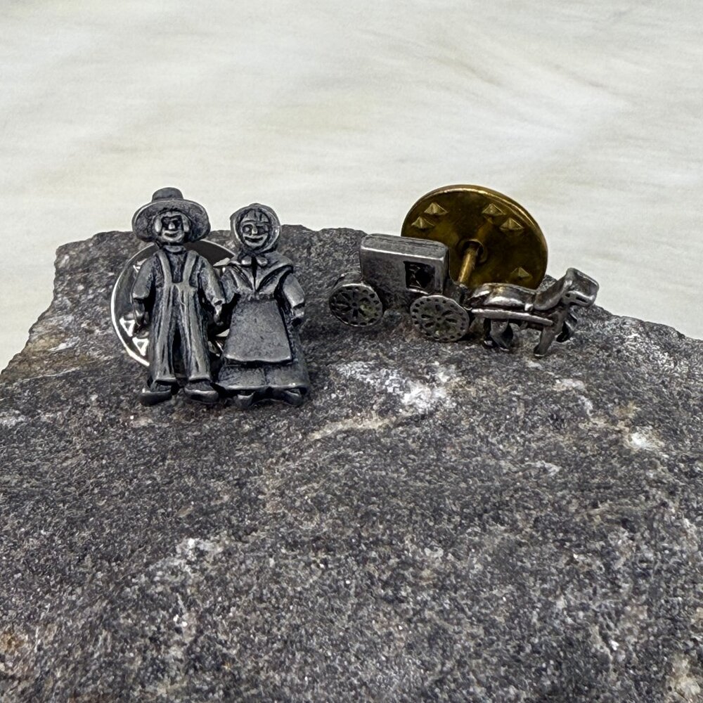 Amish Husband & Wife Tie Tack Lapel Pin Pilgrim Couple Carriage Buggie Farmers